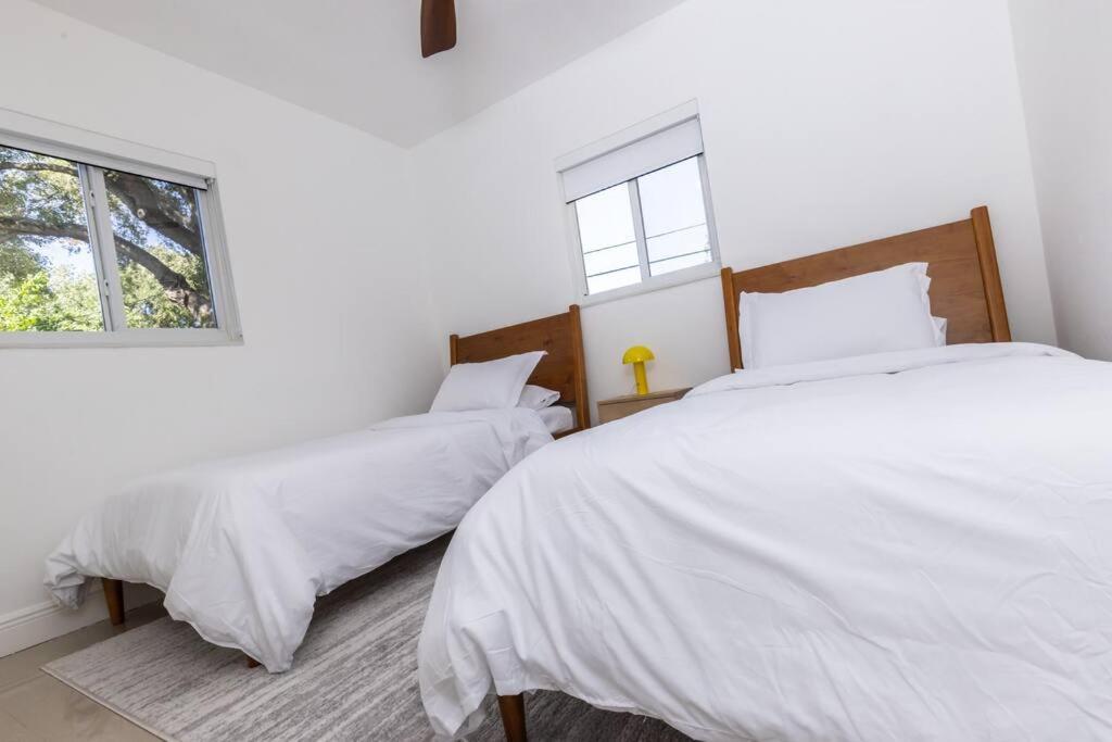 Escape & Enjoy W/ Jacuzzi + Patio, Fire Pit, Gym *