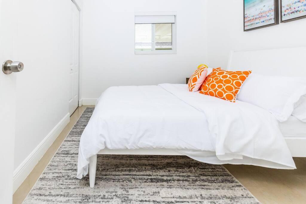 Escape & Enjoy W/ Jacuzzi + Patio, Fire Pit, Gym Fort Lauderdale