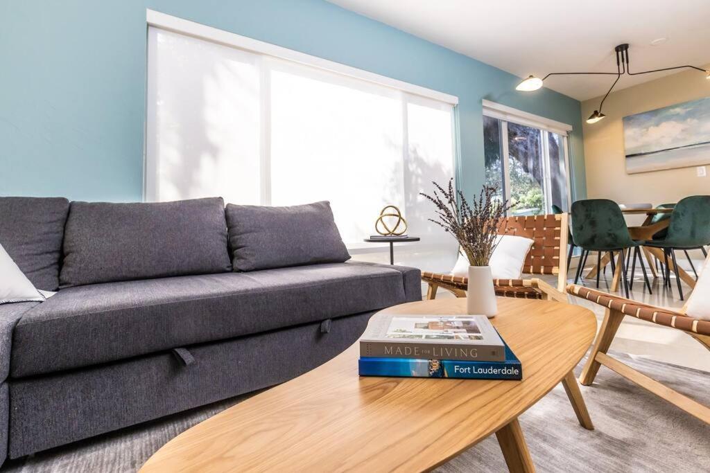 Escape & Enjoy W/ Jacuzzi + Patio, Fire Pit, Gym * Fort Lauderdale