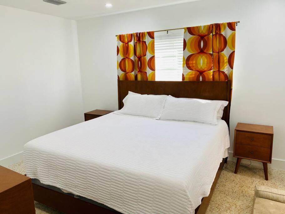 Apartment Waterfront With Pool And Outdoor Kitchen Fort Lauderdale