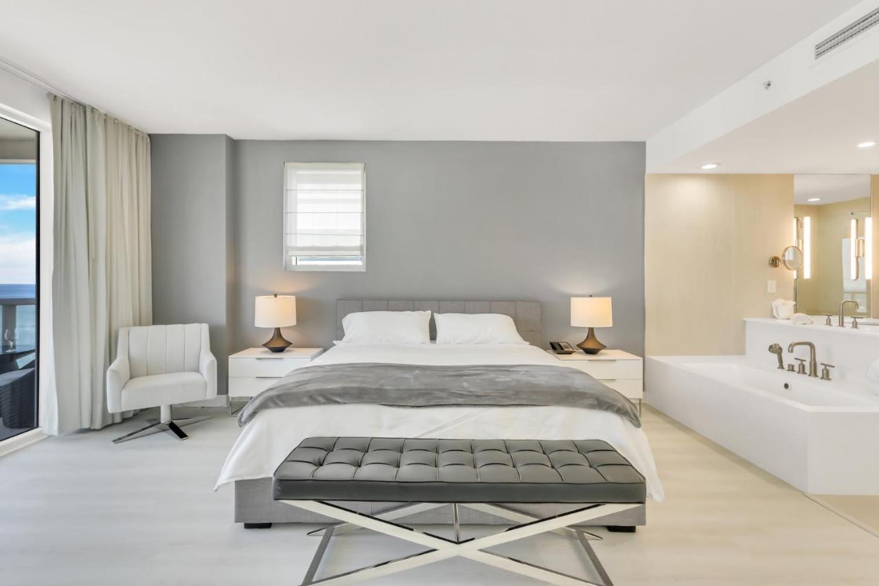 Ocean Views, Rooftop Pools And Amazing Location! *