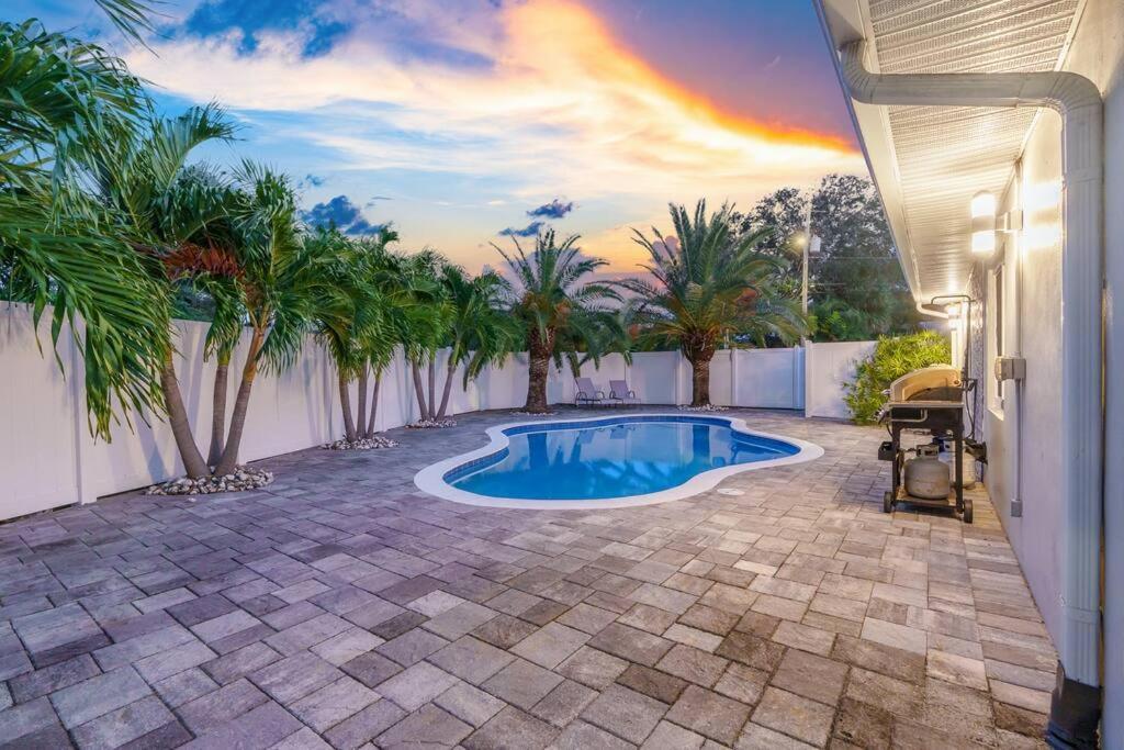 Spacious Living W/ Heated Pool + Outdoor Patio * Fort Lauderdale