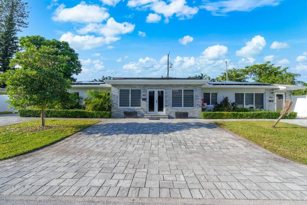 Spacious Living W/ Heated Pool + Outdoor Patio Apartment