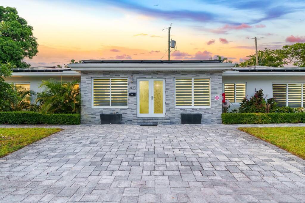 Spacious Living W/ Heated Pool + Outdoor Patio Apartment Fort Lauderdale