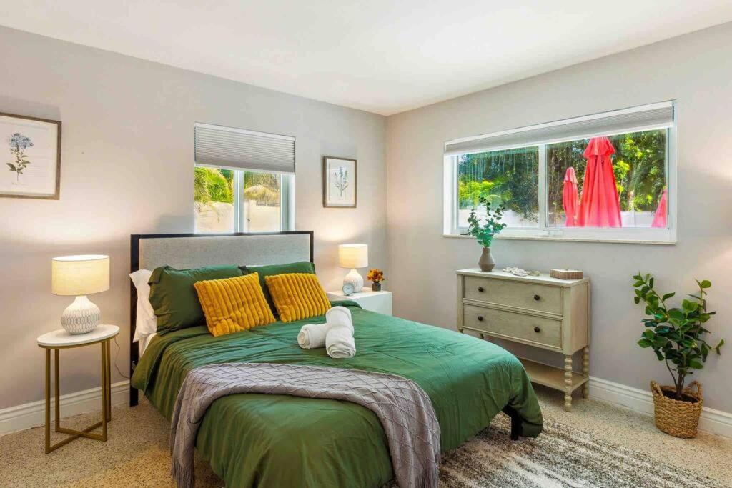 Private Oasis With Pool Near Beaches, Dining & Olas Holiday home Fort Lauderdale