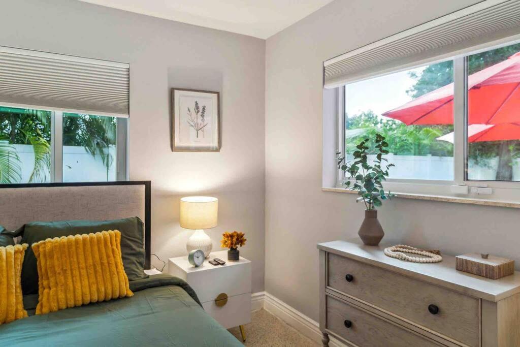 Private Oasis With Pool Near Beaches, Dining & Olas
