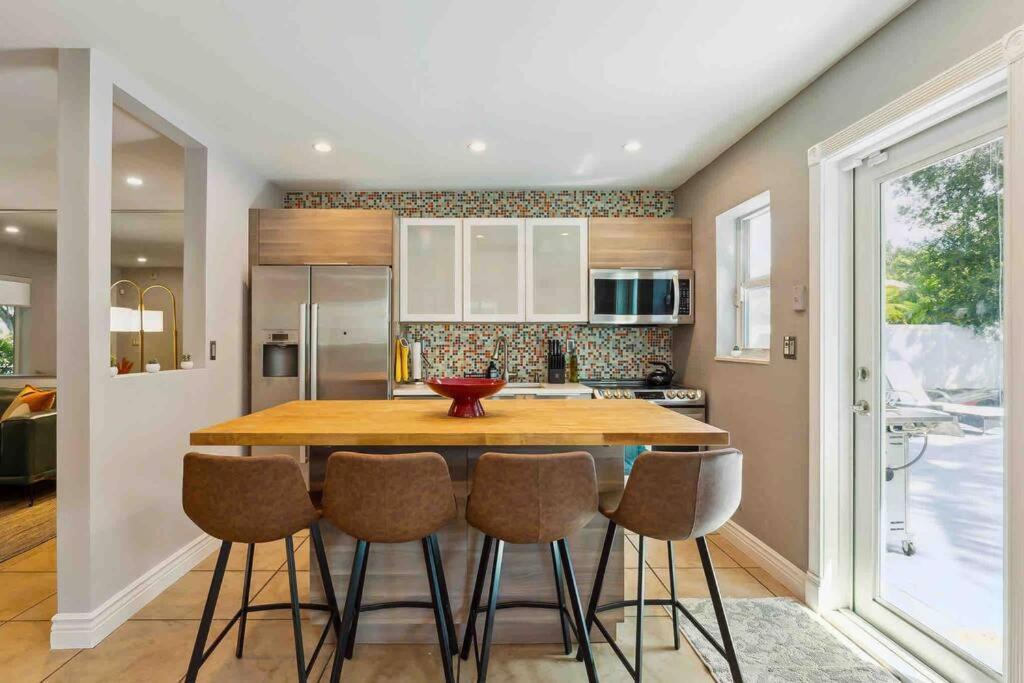 Private Oasis With Pool Near Beaches, Dining & Olas
