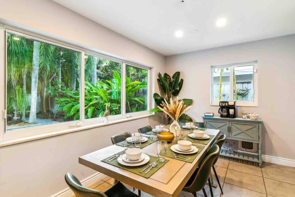 Private Oasis With Pool Near Beaches, Dining & Olas Holiday home Fort Lauderdale