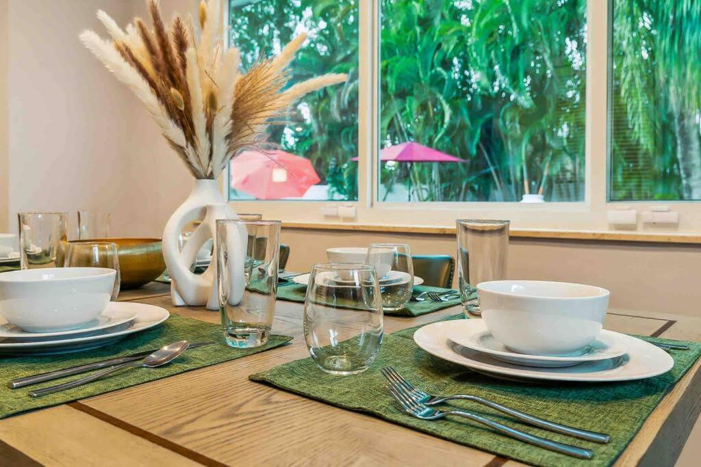 Private Oasis With Pool Near Beaches, Dining & Olas *