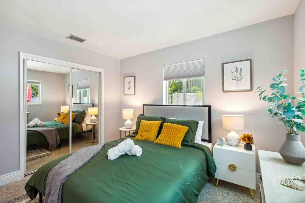 Private Oasis With Pool Near Beaches, Dining & Olas Holiday home