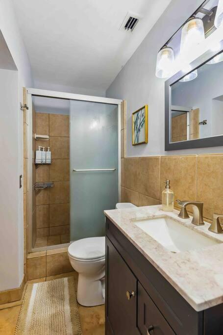 Private Oasis With Pool Near Beaches, Dining & Olas Holiday home Fort Lauderdale