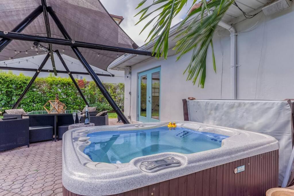 Holiday home Mango Manor - Walk To Olas! *