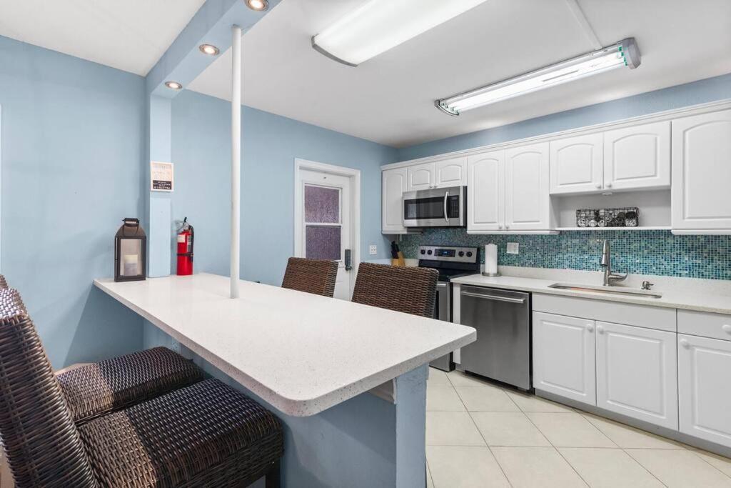 Beachside & Olas Getaway With Pool Apartment