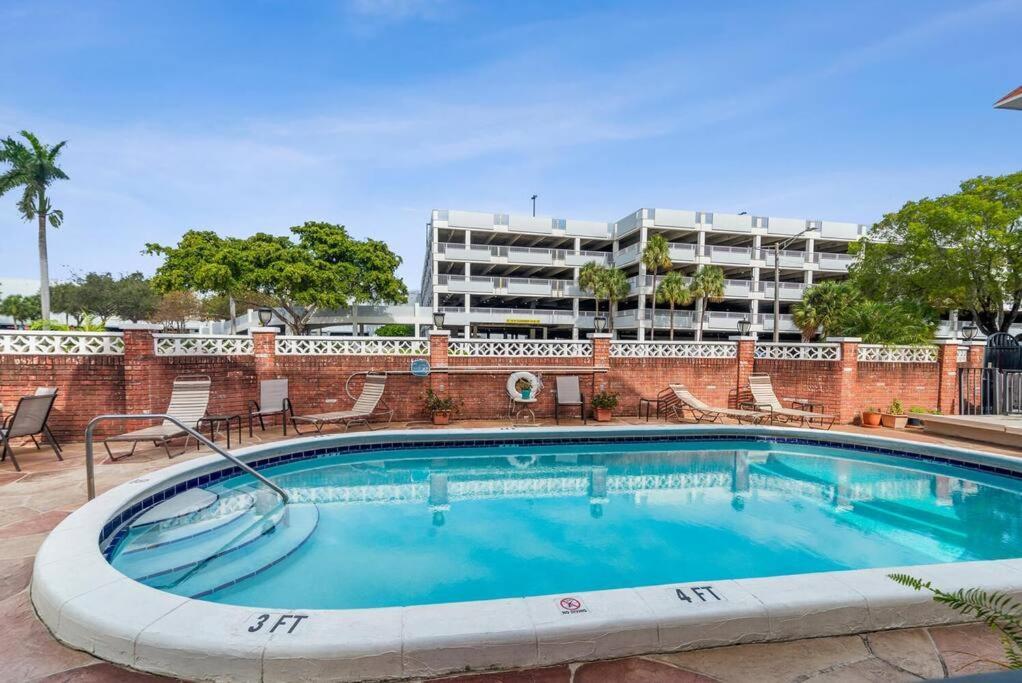 Beachside & Olas Getaway With Pool