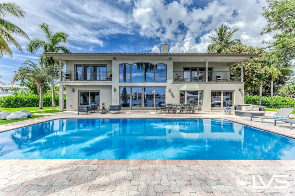 Villakey- Luxe Waterfront 5min To Holiday home