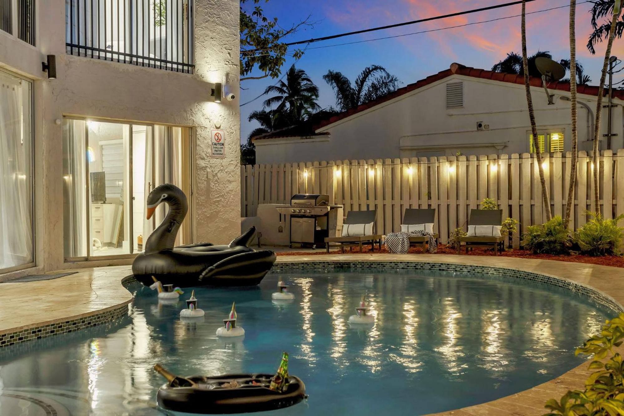 Stunning 2 Story With Pool Fort Lauderdale