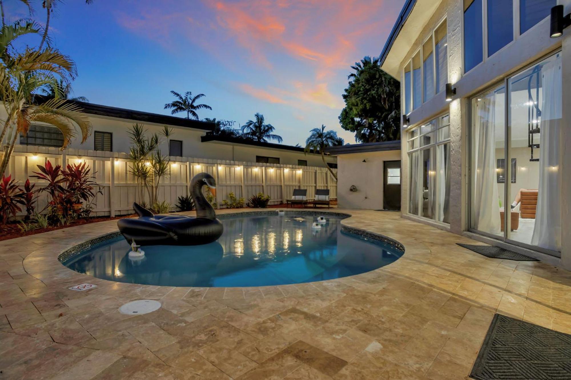 Holiday home Stunning 2 Story With Pool Fort Lauderdale