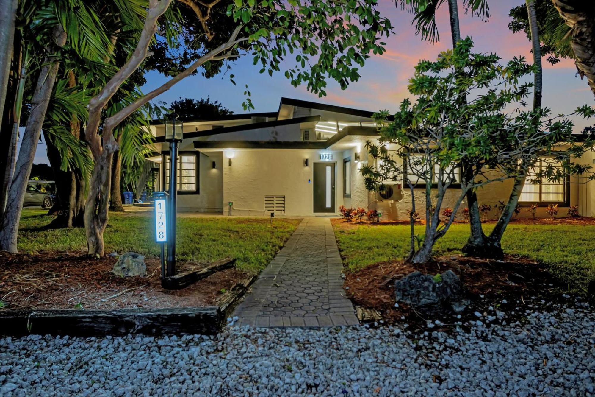 Stunning 2 Story With Pool Holiday home Fort Lauderdale