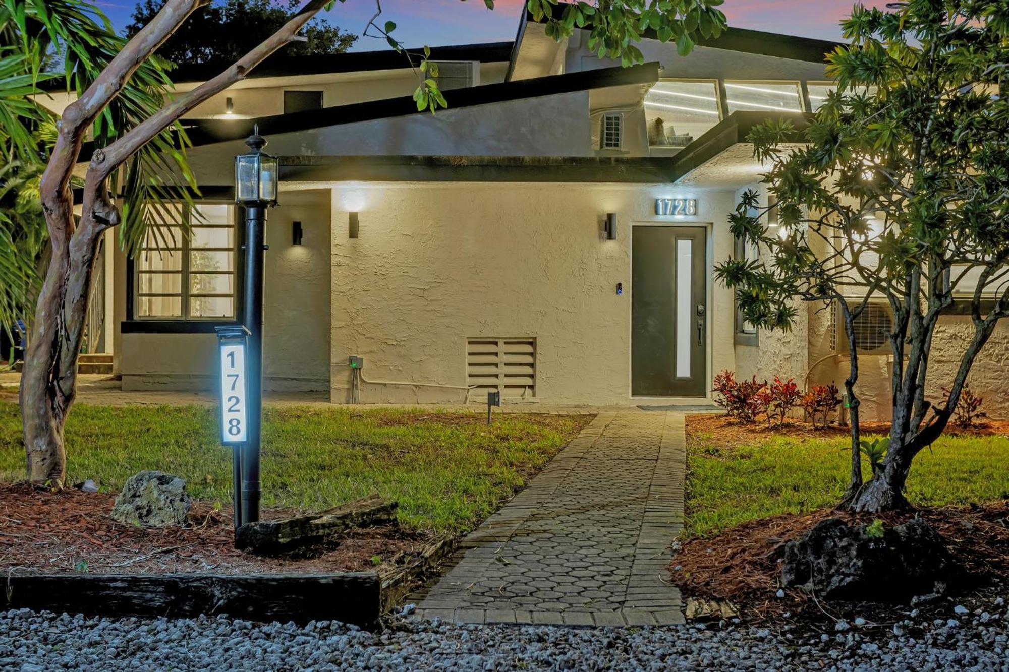 Stunning 2 Story With Pool Fort Lauderdale
