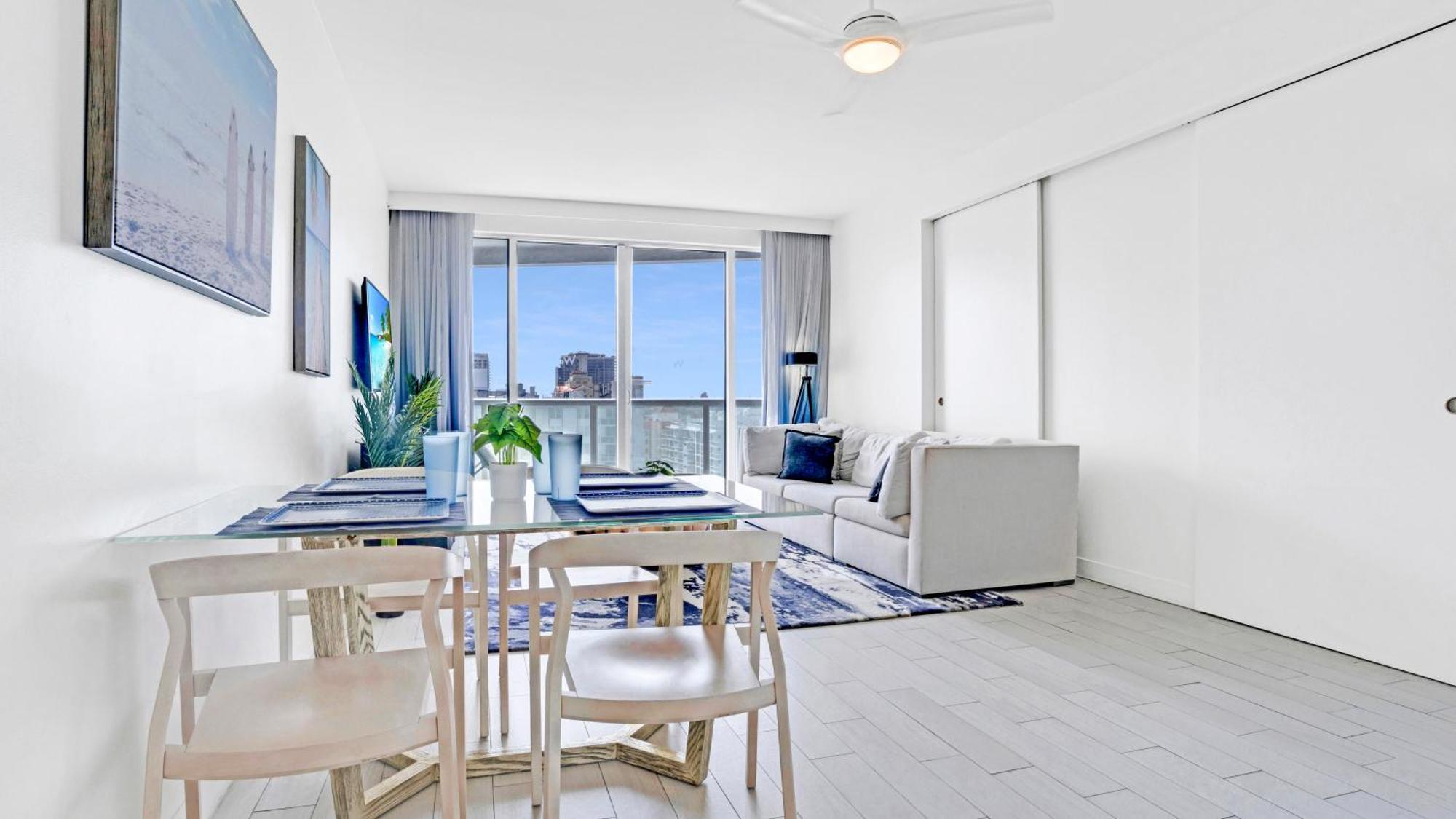 Last Min Weeknd Sale! Luxury Corner 1 Bedroom W With Fantastic Intercoastal Views, Pool & Hot Tub Apartment *