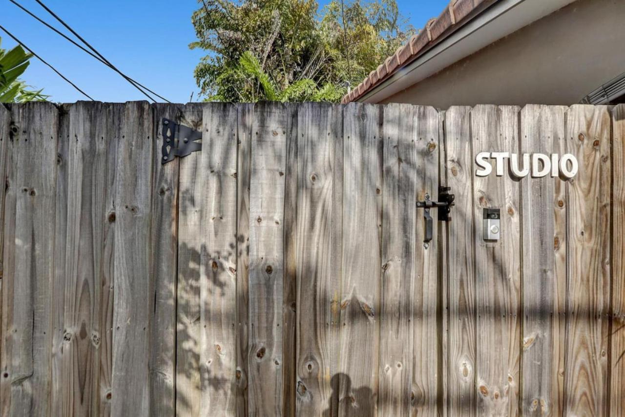 Private Studio, 5 Min. Walk To Wilton Drive *