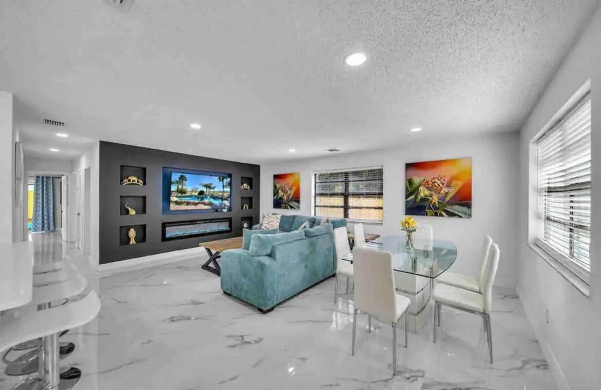 Indoor Basketball, Game Room, Heated Pool, Private Villa *