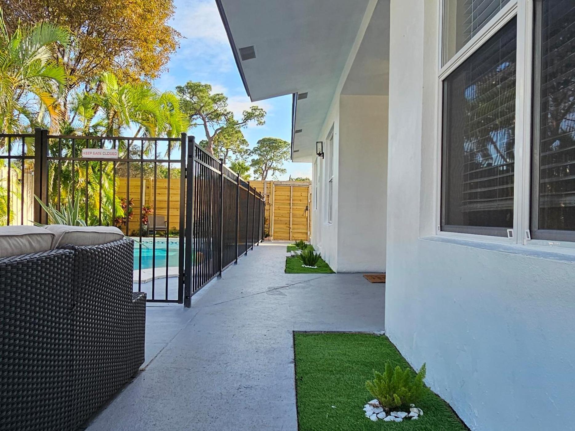 Apartment Coastal Haven: Family-friendly House With Pool Near Beaches *
