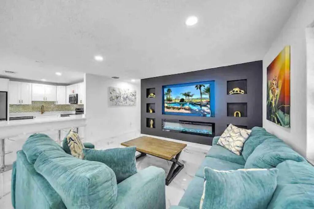 Indoor Basketball, Game Room, Heated Pool, Private Fort Lauderdale