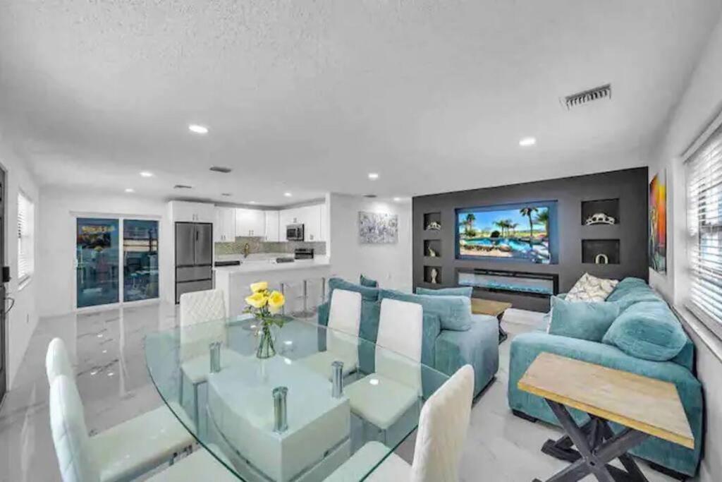 Indoor Basketball, Game Room, Heated Pool, Private Villa Fort Lauderdale