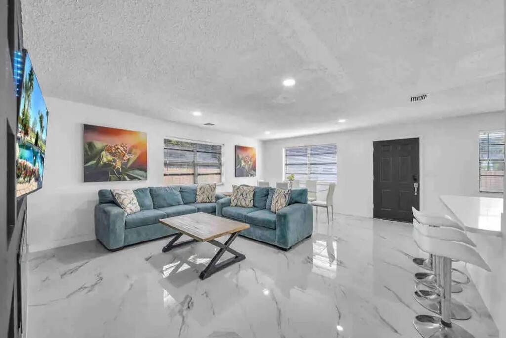 Indoor Basketball, Game Room, Heated Pool, Private Villa