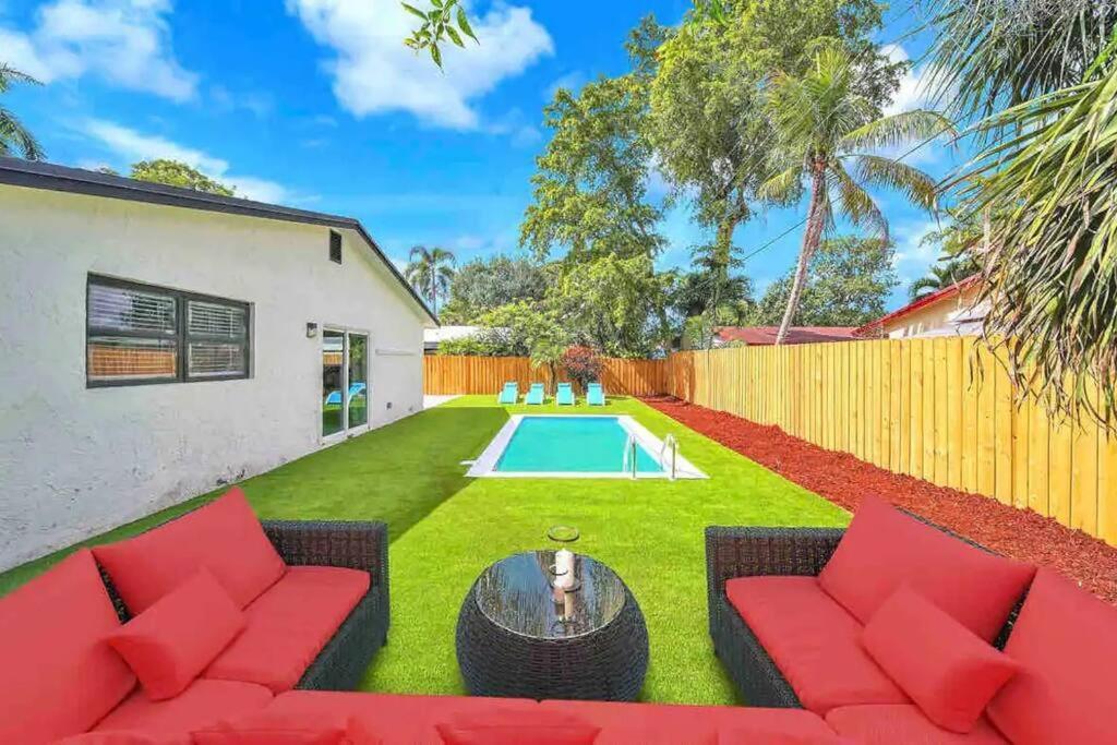 Indoor Basketball, Game Room, Heated Pool, Private Villa Fort Lauderdale
