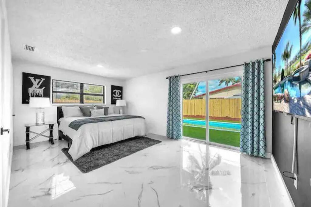 Indoor Basketball, Game Room, Heated Pool, Private *