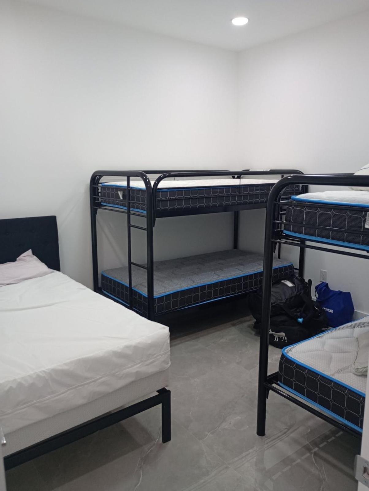 Hostel The House *