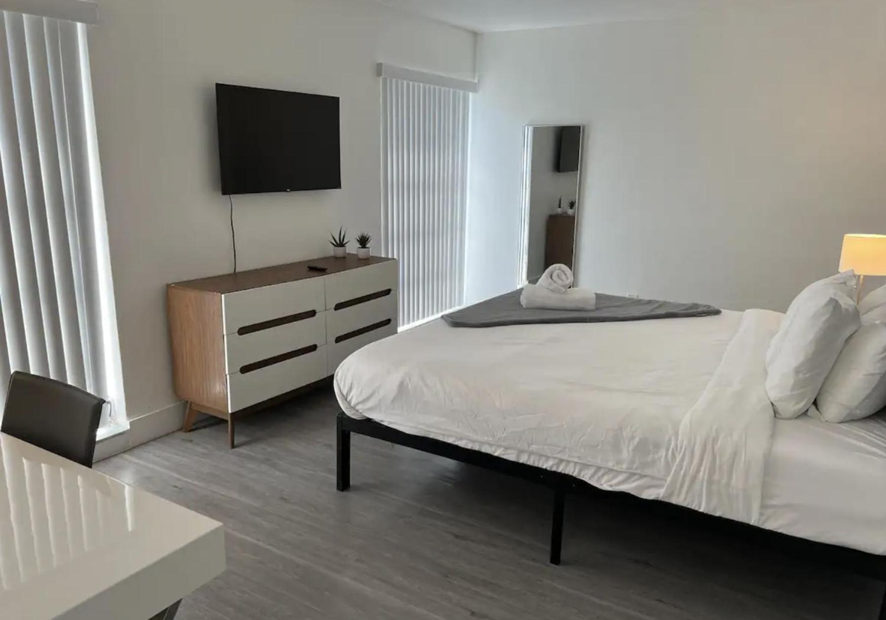 Designer River View Apartment