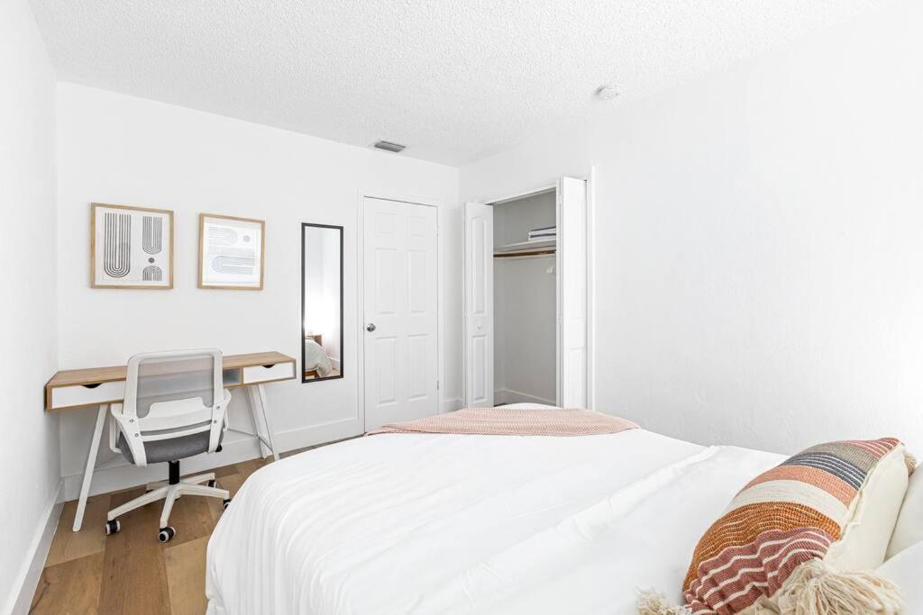 Musicians Lounge - 2 Bedroom With Parking Asssigned *