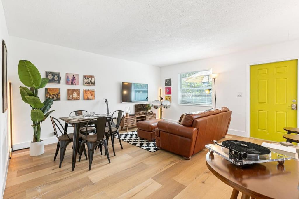 Musicians Lounge - 2 Bedroom With Parking Asssigned