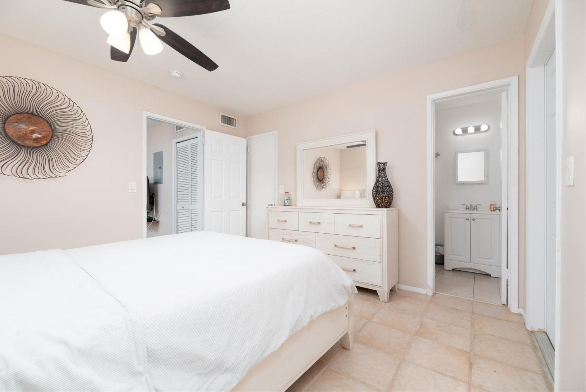 The Retreat 1 - Wilton Manors Apartment