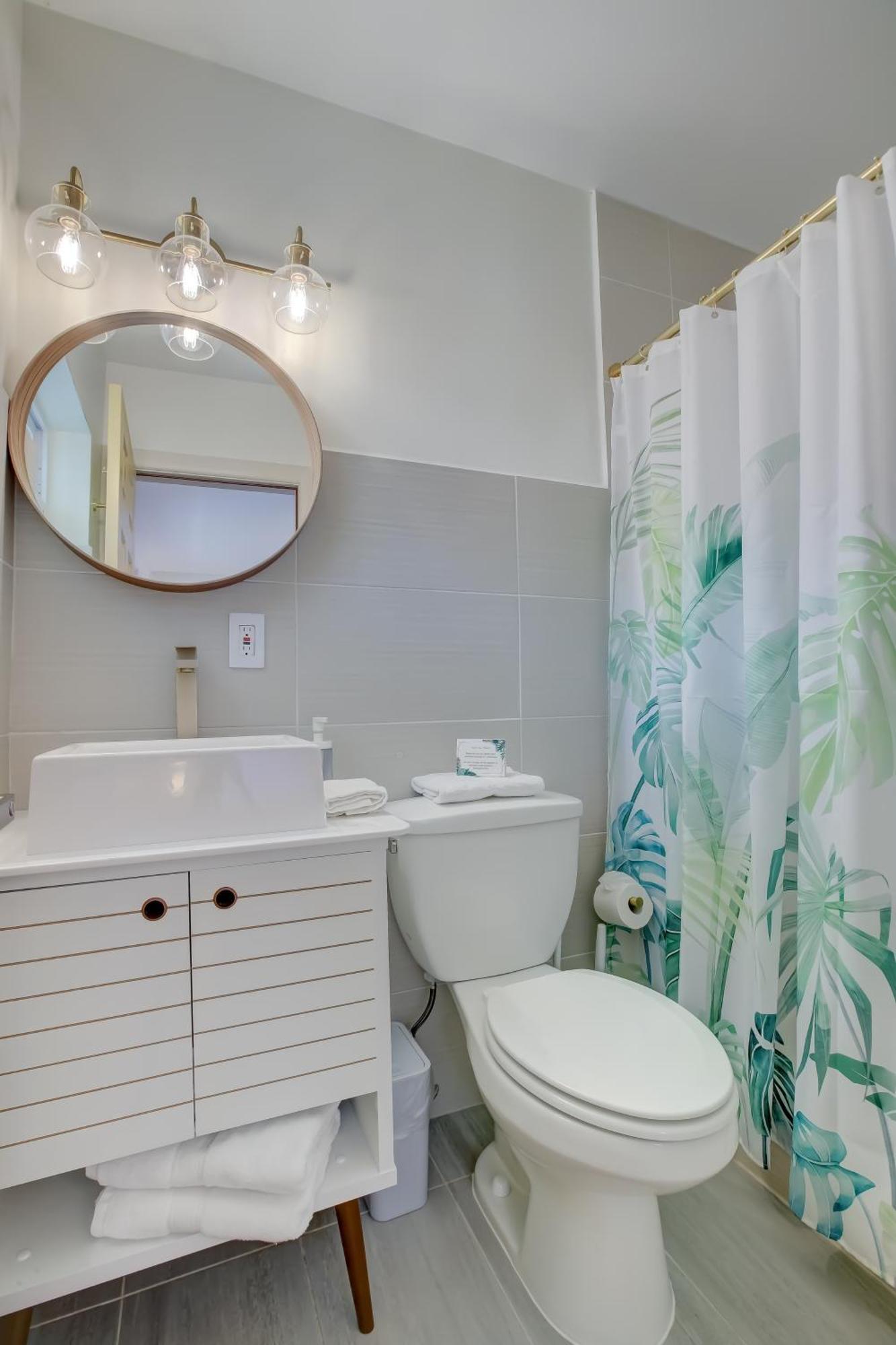 Lokal Tropical Florida Destination *