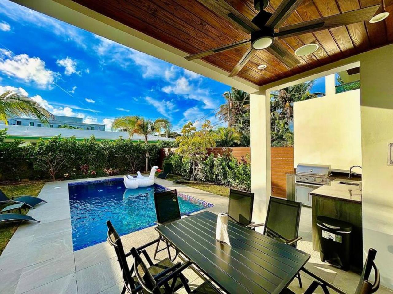 Botanical Oasis With 2 Pools Holiday home Fort Lauderdale