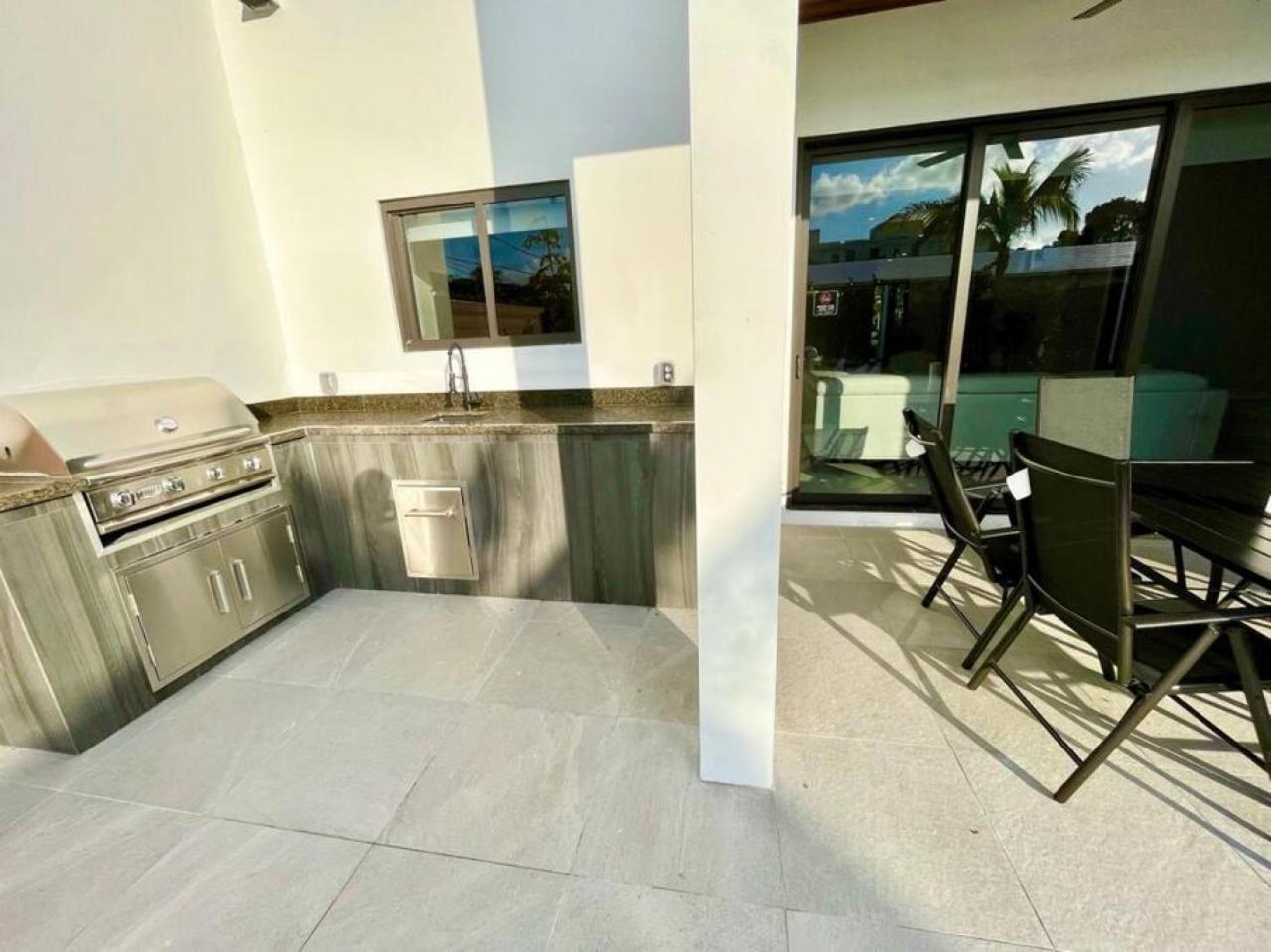 Holiday home Botanical Oasis With 2 Pools *