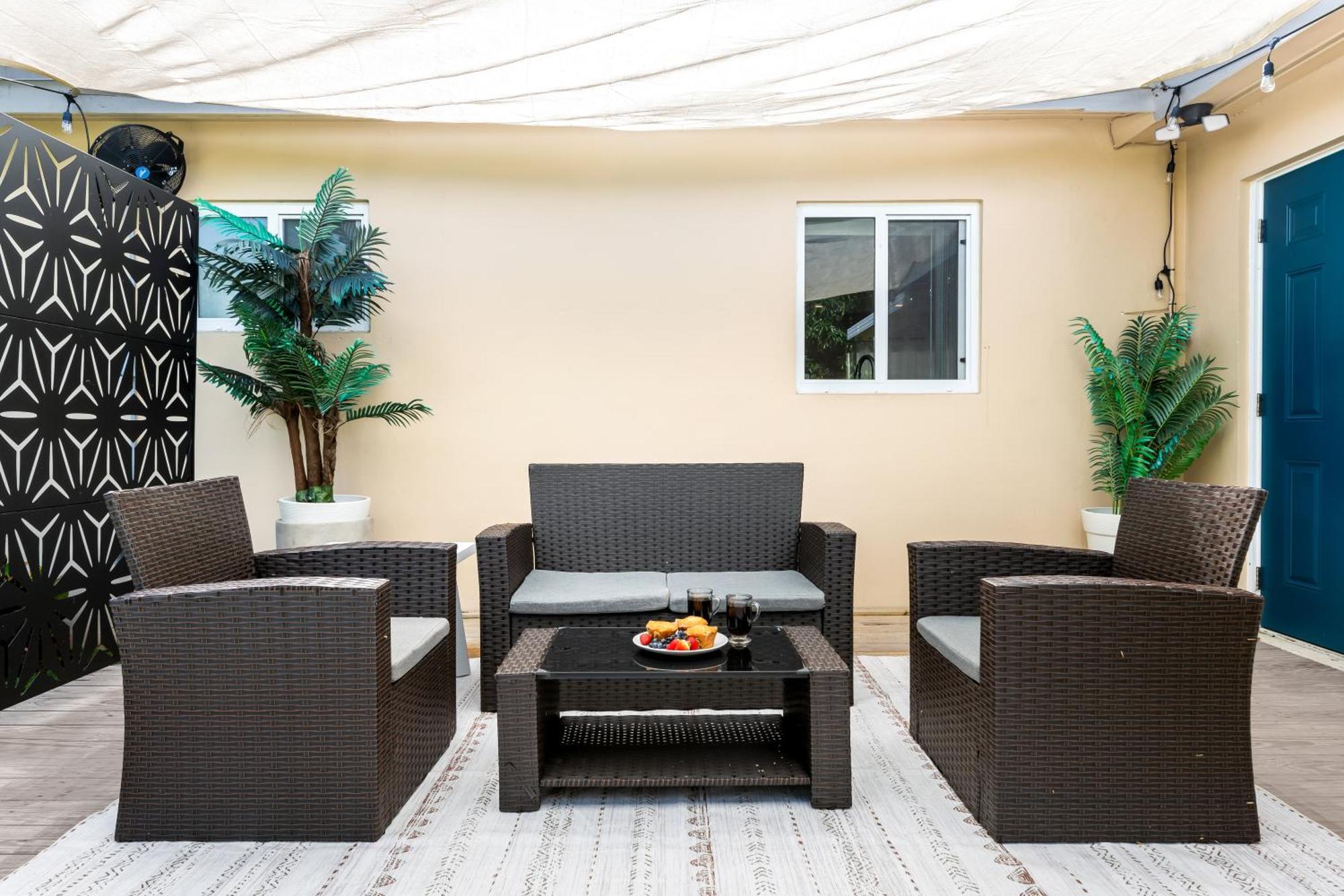 Modern Near Wilton Drive I Pool Table Holiday home