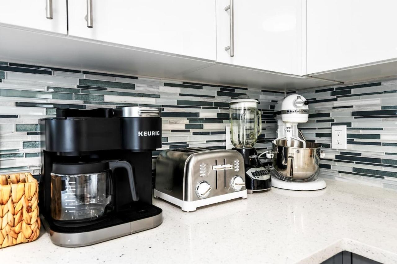 Modern Near Wilton Drive I Pool Table * Fort Lauderdale