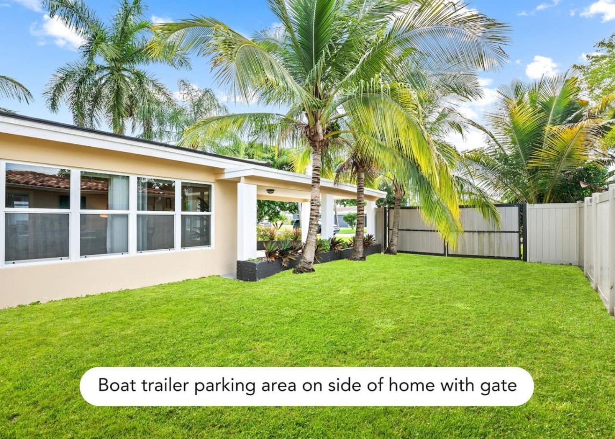 Modern Near Wilton Drive I Pool Table Holiday home Fort Lauderdale