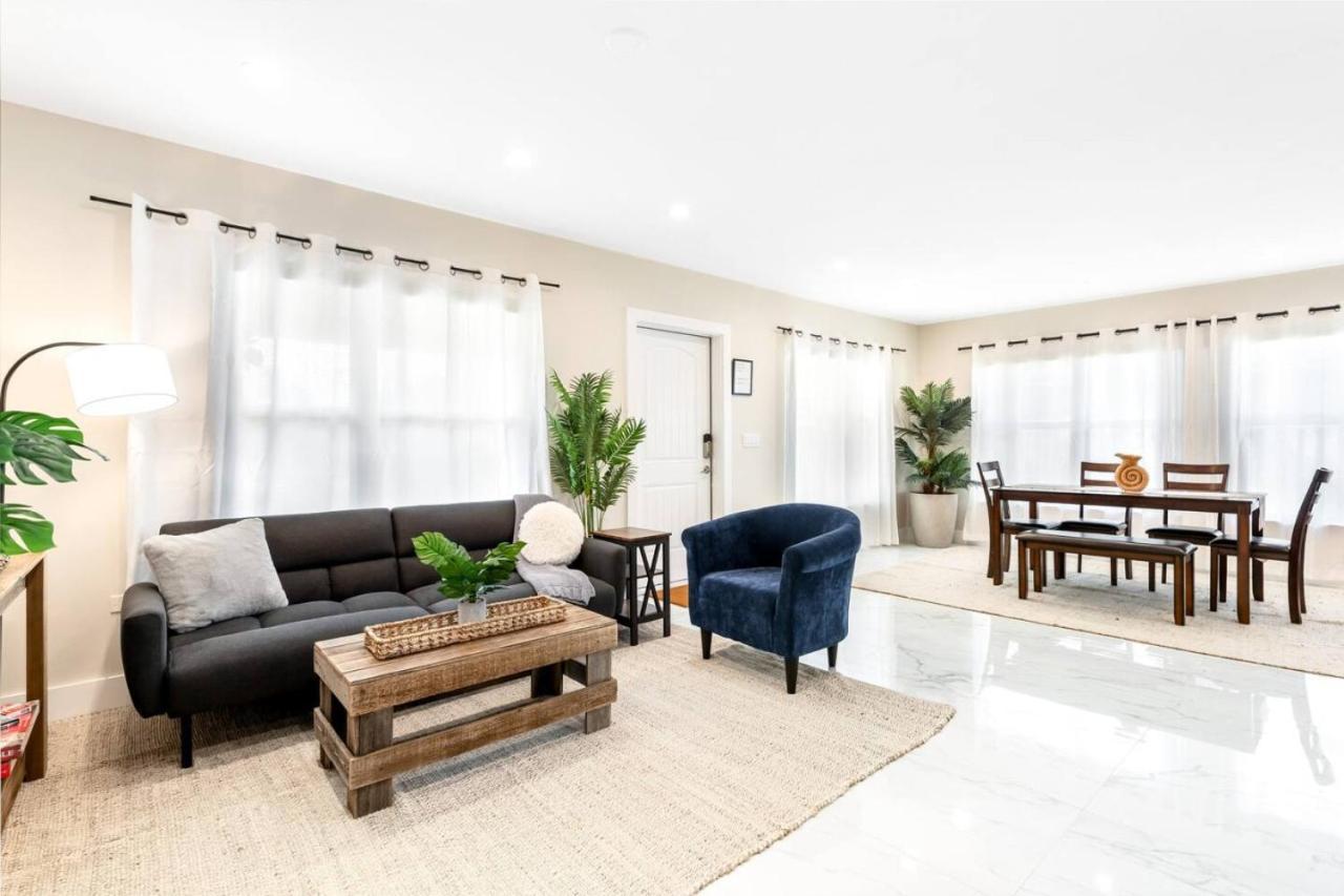 Modern Near Wilton Drive I Pool Table Fort Lauderdale