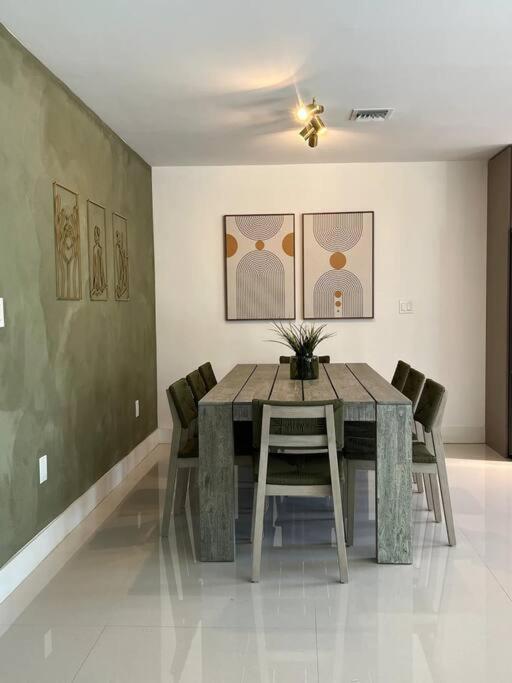 Super Stylish 4 Bedroom Steps From The Fun Villa Fort Lauderdale