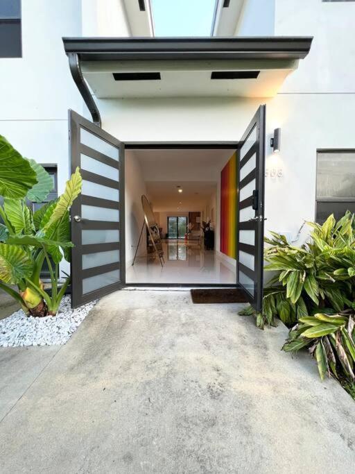 Villa Super Stylish 4 Bedroom Steps From The Fun Fort Lauderdale