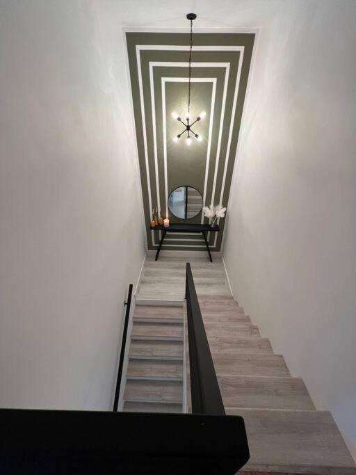 Super Stylish 4 Bedroom Steps From The Fun Fort Lauderdale