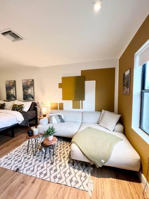 Super Stylish 4 Bedroom Steps From The Fun
