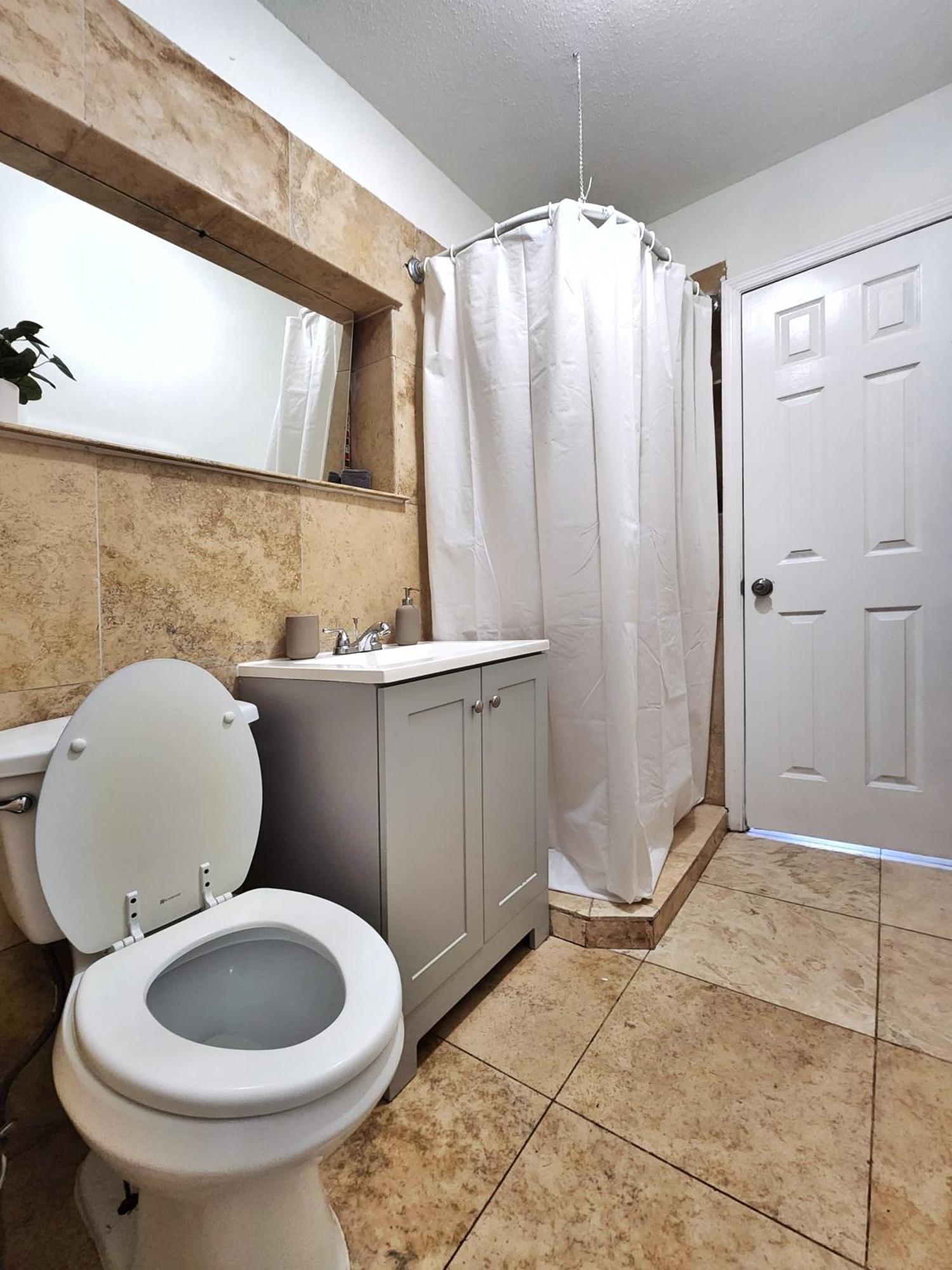 Center Proximity With Heated Pool Holiday home