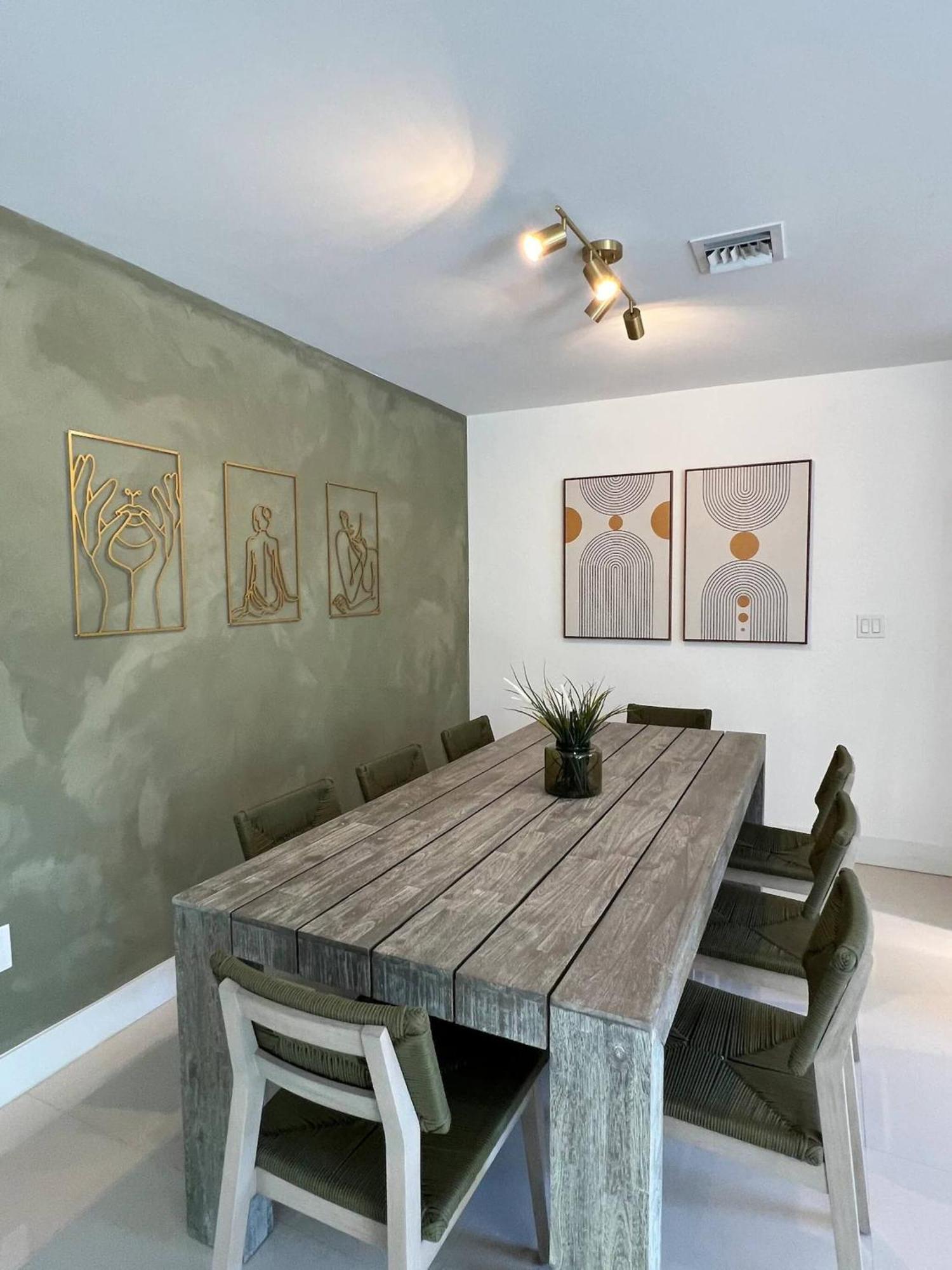 Super Stylish 4 Bedroom Steps From The Fun Villa Fort Lauderdale